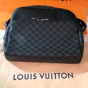 Louis Vuitton Damier Graphite Messenger bag